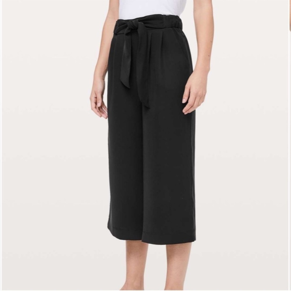 Lululemon Noir Crop Black Crepe Pant Size 4‎